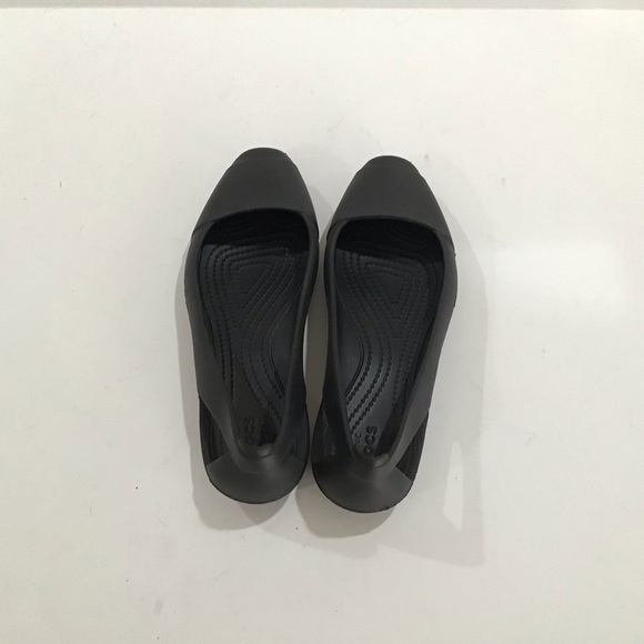 Crocs Black size 7 excellent preowned condition flats - Picture 3 of 5